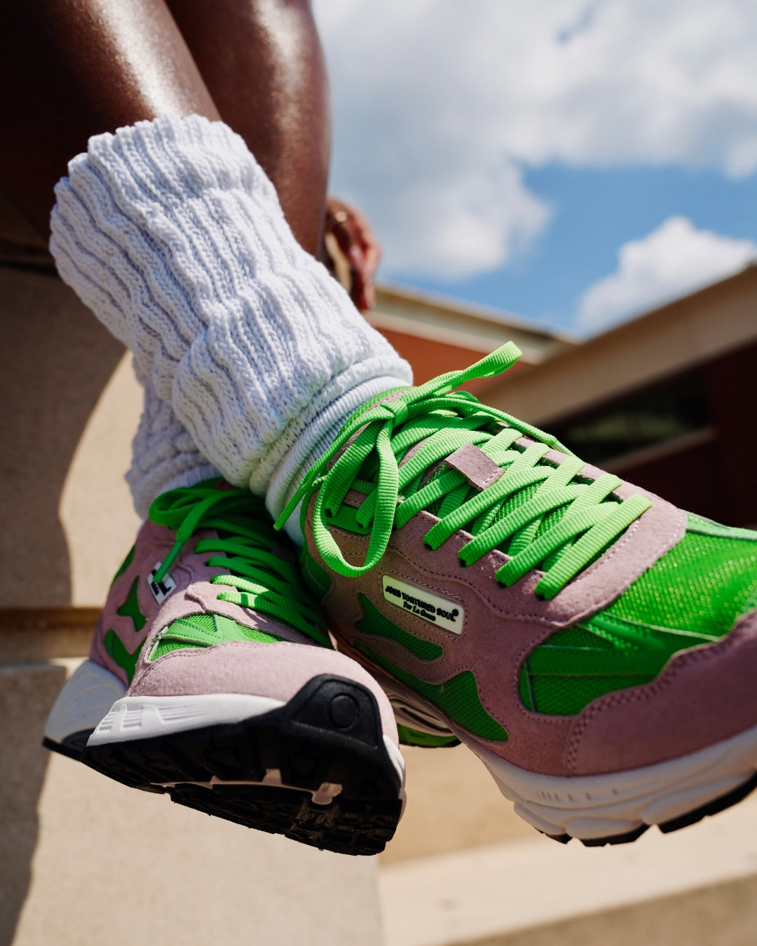 083 TRAINER (AKA) (PINK&GREEN)