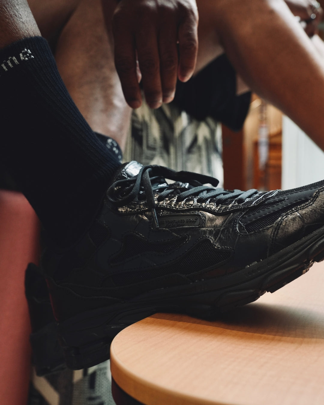 083 TRAINER v2 (BLACK CROCODILE )
